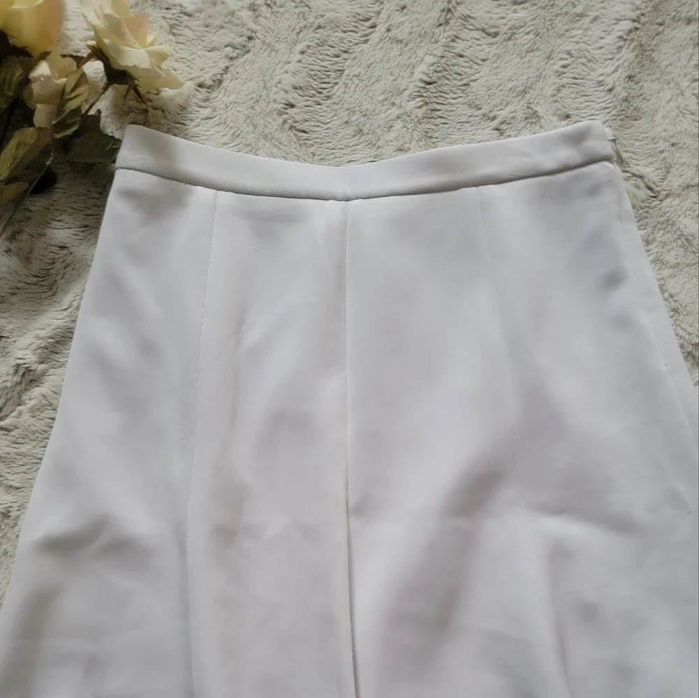 ✨️CL Isacc Mizrahi White Flare Fitted Skirt Thick Material‎ Size S